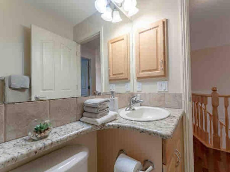 Villa 2500 Sq House In Springbank Hill Bl 261818 YYC Exterior foto