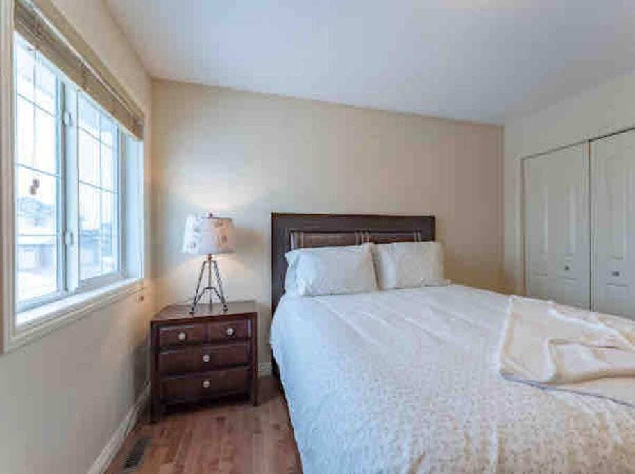 Villa 2500 Sq House In Springbank Hill Bl 261818 YYC Exterior foto