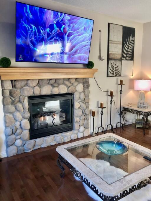 Villa 2500 Sq House In Springbank Hill Bl 261818 YYC Exterior foto