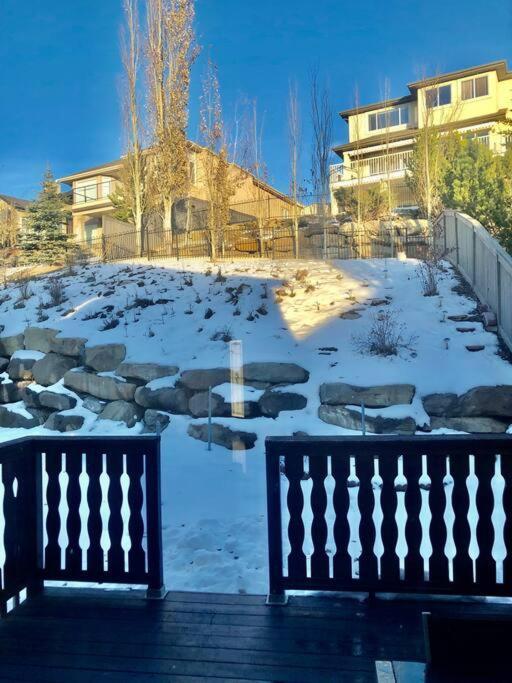 Villa 2500 Sq House In Springbank Hill Bl 261818 YYC Exterior foto