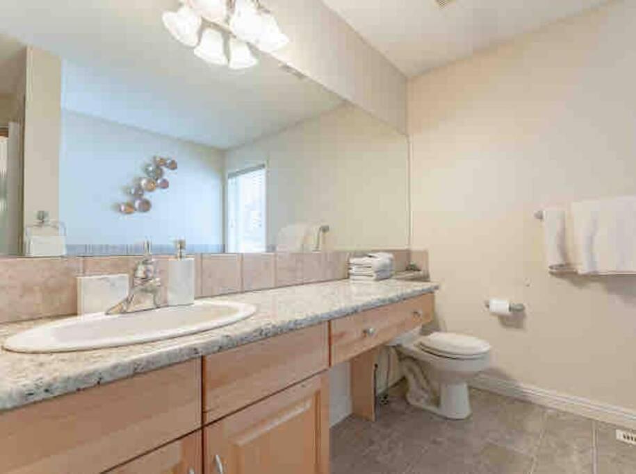 Villa 2500 Sq House In Springbank Hill Bl 261818 YYC Exterior foto